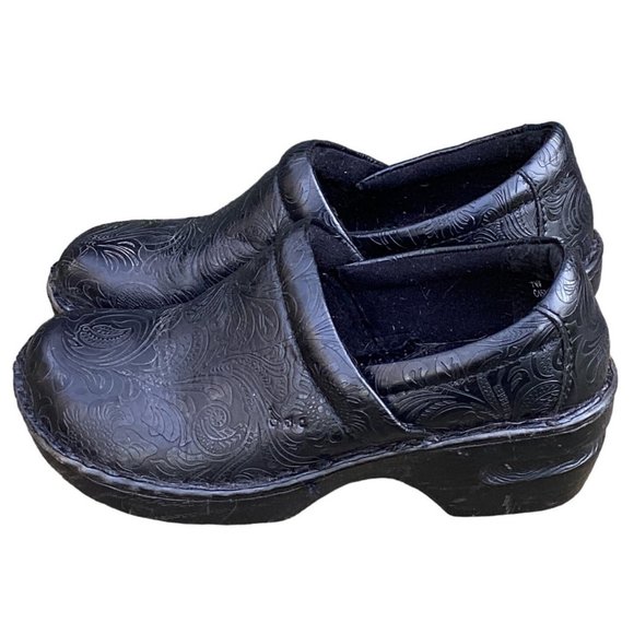 BOC Born Concept Peggy Black Paisley Embossed Vegan Leather Clogs Womens Size 7 - Picture 3 of 7
